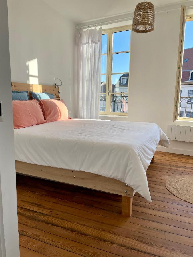 Appartement Au Coeur Du Centre Historique アヴァヨン エクステリア 写真