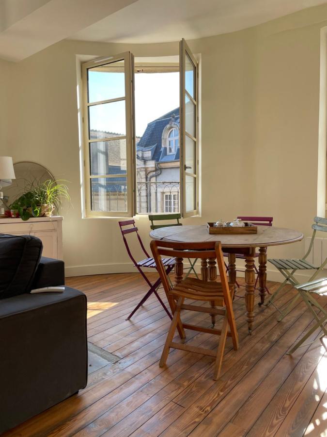 Appartement Au Coeur Du Centre Historique アヴァヨン エクステリア 写真