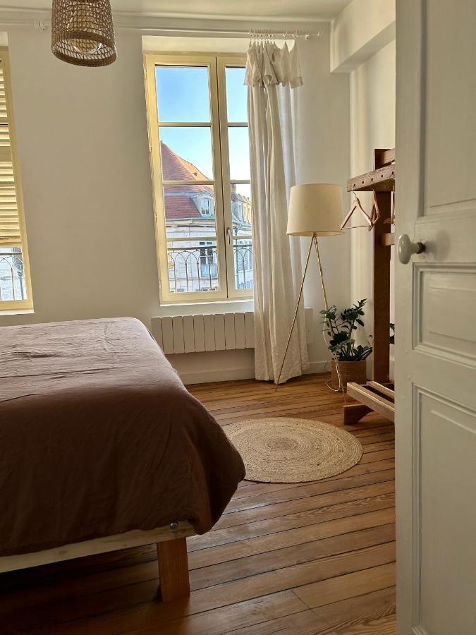 Appartement Au Coeur Du Centre Historique アヴァヨン エクステリア 写真